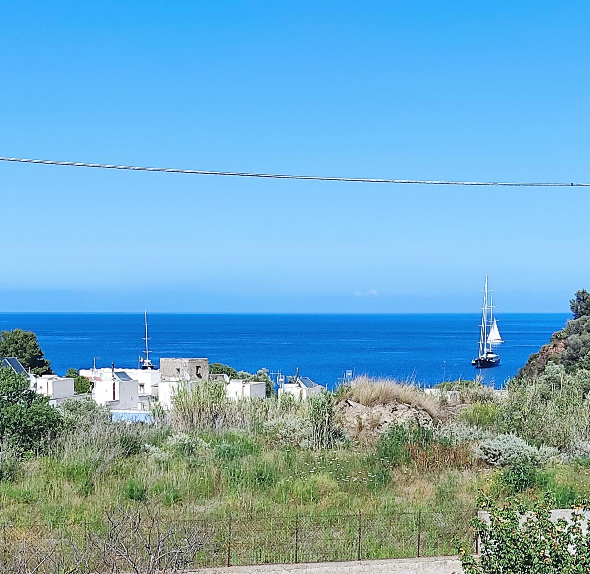Holiday Home Mennulita Lipari  Zimmer foto